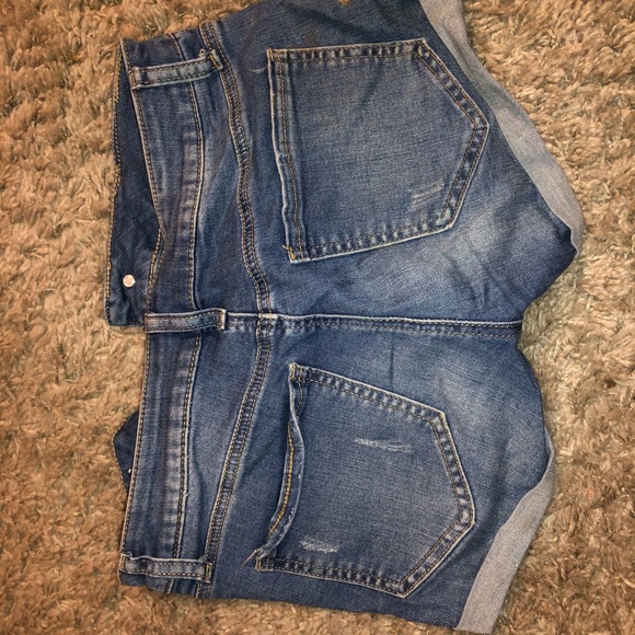 Women’s denim shorts - Picture 3 of 3